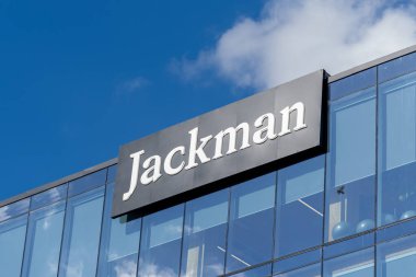 Toronto, Kanada - 17 Ekim 2023: Jackman Toronto, Kanada 'daki genel merkez binasına imza attı. Jackman Kanadalı bir müşteri ilişkileri yenileme şirketi..