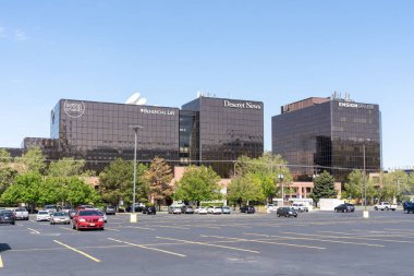 Salt Lake City, Utah, ABD - 15 Mayıs 2023: KSL, Beneficial Life, Deseret News ve Asteğmen College in Salt Lake City, Utah, ABD