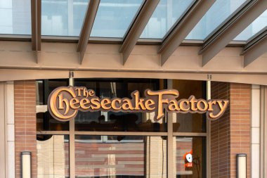 Salt Lake City, Utah 'taki City Creek Center' daki Cheesecake Factory restoranı 11 Mayıs 2023. Cheesecake Factory, peynirli kek sunan bir Amerikan zincir restoranıdır.