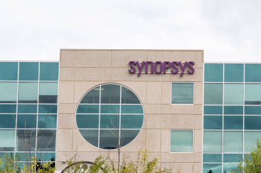 Ottawa, Ontario, Kanada 'daki ofis binasının logosu 16 Ekim 2023. Synopsys bir Amerikan elektronik tasarım otomasyonu (EDA) şirketidir..