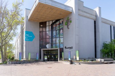 Salt Lake City, UT, ABD - 15 Mayıs 2023: Salt Lake City 'deki Aile Arama Kütüphanesi, ABD. Aile Arayışı, soy kayıtları, eğitim ve yazılım sunan kâr amacı gütmeyen bir kuruluş ve web sitesidir..