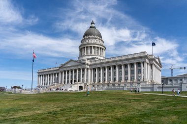 Salt Lake City, Utah, ABD - 12 Mayıs 2023: Salt Lake City, ABD 'deki Capitol Hill' de Utah State Capitol. Utah Eyalet Meclisi, ABD 'nin Utah eyaletinin yönetim merkezi.