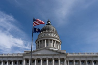 Salt Lake City, Utah, ABD - 12 Mayıs 2023: Salt Lake City, ABD 'deki Capitol Hill' de Utah State Capitol. Utah Eyalet Meclisi, ABD 'nin Utah eyaletinin yönetim merkezi.