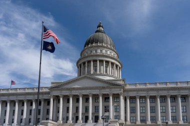 Salt Lake City, Utah, ABD - 12 Mayıs 2023: Salt Lake City, ABD 'deki Capitol Hill' de Utah State Capitol. Utah Eyalet Meclisi, ABD 'nin Utah eyaletinin yönetim merkezi.
