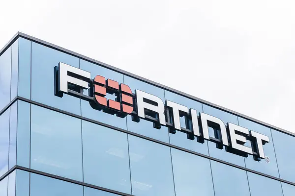 Ottawa, On, Kanada - 15 Ekim 2023: Fortinet Technologies logosu. Fortinet bir siber güvenlik şirketi..