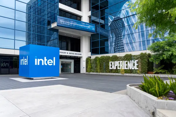Santa Clara, Kaliforniya 'daki istihbarat merkezi. 10 Haziran 2023. Intel Corporation, Amerikan çok uluslu bir teknoloji şirketidir..