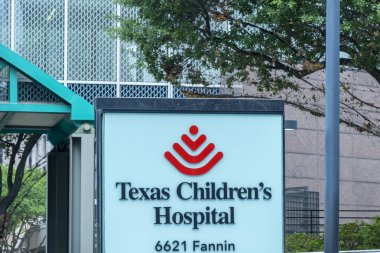 Houston, Teksas, ABD - 7 Nisan 2024: Texas Çocuk Hastanesi işareti Houston, ABD. Teksas Çocuk Hastanesi kadınlar ve çocuklar için akut bakım merkezidir..