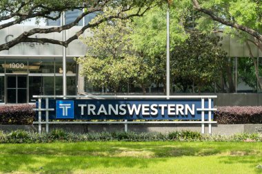 Houston, Teksas, ABD - 7 Nisan 2024: Transwestern tabela Houston, Teksas, ABD merkezinin dışında. Transwestern ticari bir emlak şirketi..