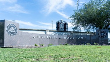 Houston, Teksas, ABD - 5 Nisan 2024: Houston Üniversitesi yer işareti görüldü. Houston, Teksas, ABD. Houston Üniversitesi, UofH, bir kamu araştırma üniversitesidir..