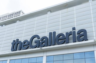 Houston, TX, ABD - 6 Nisan 2024: Houston, Teksas, ABD 'deki binanın Galleria alışveriş merkezi logosu. Galleria karışık kullanımlı bir şehir geliştirme ve alışveriş merkezidir..