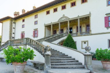 Villa Medicea La Ferdinanda, Prato, Tuscany, İtalya, 25 Temmuz 2024. 1596 yılında inşa edilen Villa Medicea La Ferdinanda, Toskana 'nın en ünlü konaklarından biridir..