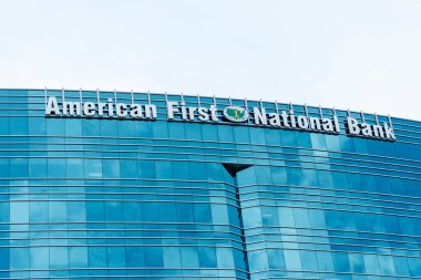 Houston, Teksas, ABD - 13 Nisan 2024: Houston, Teksas 'taki American First National Bank genel merkezi