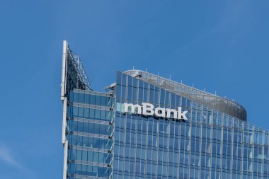Varşova, Polonya - 27 Temmuz 2024: mBank karargahı Varşova, Polonya.