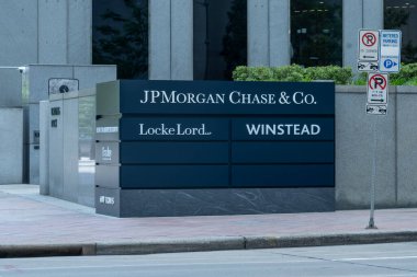 Houston, Teksas, ABD - 14 Nisan 2024: Şirket tabelalı bir rehber, JP Morgan Chase and Co., Locke Lord, Winstead, Houston, TX, ABD 'deki ofislerinin önünde.