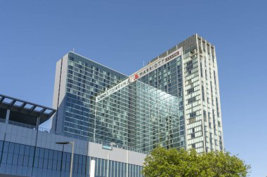 Houston, Teksas, ABD - 4 Nisan 2024: Marriott Marquis Houston Hotel, Houston, Teksas, ABD. Marriott International, çok uluslu bir Amerikan şirketidir..