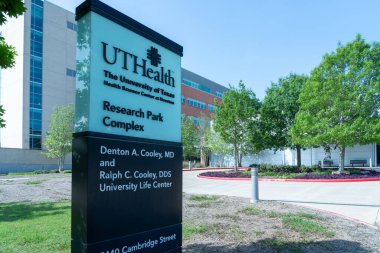Houston, Teksas, ABD - 3 Nisan 2024: UTHealth Houston, Houston Üniversitesi Sağlık Bilimleri Merkezi, Teksas Teksas Tıp Merkezi Araştırma Park Kompleksi.