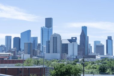 Houston, Teksas, ABD - 5 Nisan 2024: 2024 Houston, Texas, ABD şehir merkezindeki binaların görüntüsü