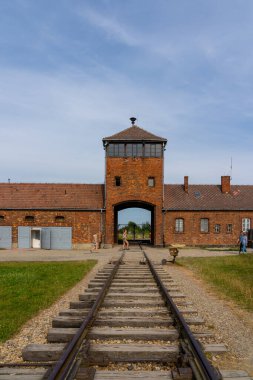Oswiecim, Polonya - 31 Temmuz 2024: Oswiecim, Polonya 'daki Auschwitz toplama kampı, 2. Dünya Savaşı sırasında Nazi Almanyası tarafından işletilen 40' tan fazla toplama ve imha kampı.