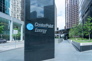 Houston, Teksas, ABD - 14 Nisan 2024: Houston, Teksas, ABD 'deki merkezlerinin dışındaki CenterPoint Enerji tabelası. CenterPoint Energy, Inc. bir Amerikan elektrik ve doğal gaz şirketidir.. 