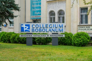 Varşova, Polonya - 28 Temmuz 2024: Collegium Bobolanum Varşova, Polonya. Collegium Bobolanum Katolik Akademisi 'nin bir parçasıdır.
