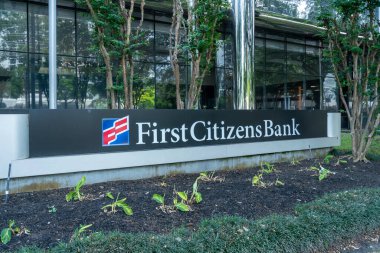 Houston, Teksas, ABD - 7 Nisan 2024: First Citizens Bank kara levhası Houston, Teksas, ABD 'deki ofislerinde.