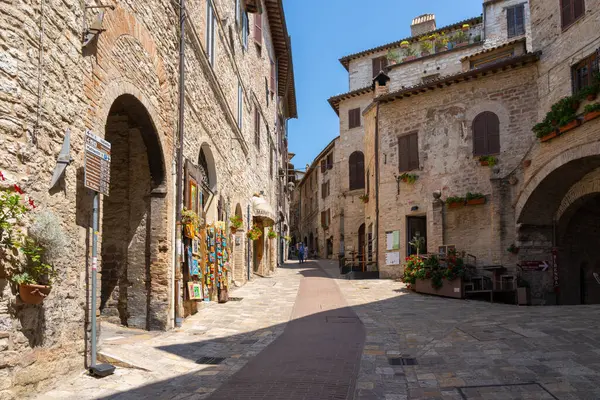 Assisi, Umbria, İtalya - 25 Temmuz 2024: Assisi, Umbria, İtalya.