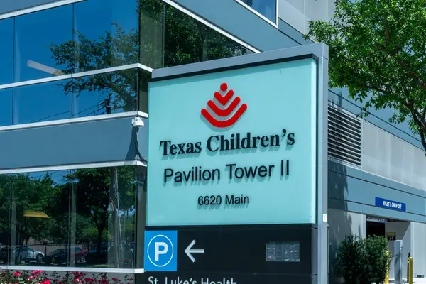 Houston, Teksas, ABD - 3 Nisan 2024: Texas Çocuk Pavyonu 2 'deki işaret Houston, Teksas Tıp Merkezi, ABD