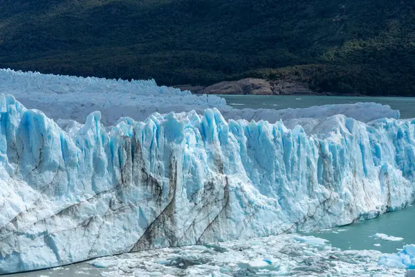 Arjantin 'deki Los Glaciares Ulusal Parkı' ndan Perito Moreno buzulu. Los Glaciares Ulusal Parkı UNESCO 'nun Dünya Mirası