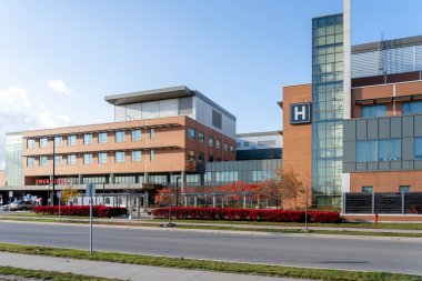 Markham, On, Kanada - 23 Ekim 2020: Markham Stouffville Hastanesi Markham, Ontario, Kanada 'da gösterildi. Markham Stouffville Hastanesi bir devlet hastanesidir..