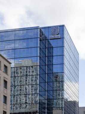 Toronto, Kanada - 16 Mayıs 2020: Unilever Canada Toronto 'daki ana ofis binasına imza attı; Unilever Canada üretim, tedarik ve pazarlama ürünleri, ev ve kişisel bakım ürünleri üretti.