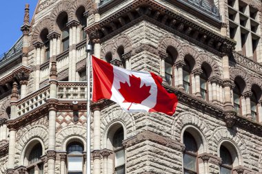 Toronto, Kanada - 16 Mayıs 2020: Toronto, Kanada 'daki genel merkez binalarının tepesindeki Entertainment One tabelası. Entertainment One Ltd. Kanadalı bir eğlence şirketi..