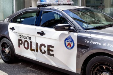 Toronto, Kanada - 16 Mayıs 2020: Toronto Polisi araba yan görüntüsü. Toronto Polis Teşkilatı Kanada 'daki en büyük yerel polis teşkilatıdır..