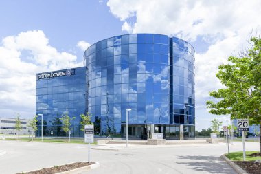 Mississauga, Ontario, Kanada - 6 Haziran 2020: Pitney Bowes Canada 'nın Mississauga, Ontario, Kanada' daki Merkez Ofisi, posta ve posta ekipmanı ve hizmetleri için küresel bir teknoloji şirketi.