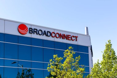 Vaughan, Ontario, Kanada - 23 Mayıs 2020: BroadConnect tabelası Vaughan, Ontario, Kanada 'da görüldü. BroadConnect bir Kanada Telekomünikasyon hizmeti sağlayıcısıdır..