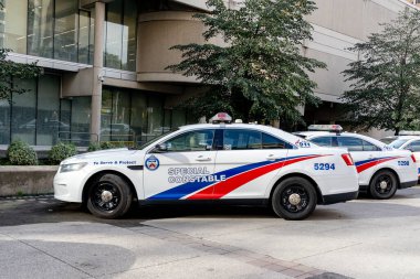 Toronto, Kanada - 29 Eylül 2020: Toronto Polis Merkezi 'nde 29 Eylül 2020 tarihinde Toronto Özel Polis Aracı görüldü..