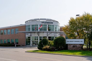 Oshawa, Ontario, Kanada - 26 Eylül 2020: Oshawa Belediye Binası Oshawa, Ontario, Kanada 'da 26 Eylül 2020 tarihinde gösterilmiştir..