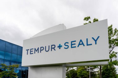 Scarborough, Toronto, Kanada - 29 Ağustos 2020: Tempur + Sealy tabelası, Kanada 'nın Scarborough kentindeki Sealy Canada merkez bürosunda görüldü..