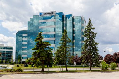 Mississauga, Ontario, Kanada - 6 Haziran 2020: Kuzey Amerika 'da bir pazarlama ve satış şirketi olan Mississauga, Ontario, Kanada' daki Mozaik Satış Çözümleri 'nin şirket binası.