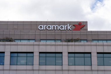 Mississauga, On, Kanada - 24 Ekim 2020: Ofis Kahve ve Su Hizmetleri tabelası Mississauga 'da gösterildi. Aramark, Amerikan gıda hizmetleri, tesisler ve üniforma hizmetleri sağlayıcısıdır..