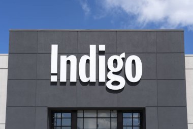 Guelph, Ontario, Kanada - 28 Haziran 2020: Guelph, Ontario, Kanada 'da bir Indigo mağazasının kapanışı; Indigo Kanada' nın en büyük kitabı, hediye ve özel oyuncak perakendecisi.