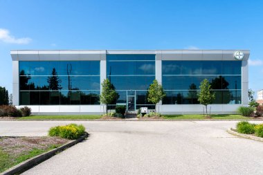 Guelph, Ontario, Kanada - 28 Haziran 2020: Guelph, Ontario, Kanada 'daki Bayer binası. Bayer AG, çok uluslu bir Alman ilaç ve yaşam bilimleri şirketidir.