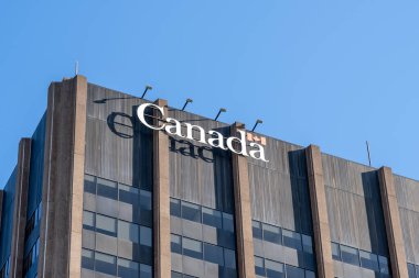 Ottawa, Ontario, Kanada - 7 Ağustos 2020: Ottawa, Ontario, Kanada 'daki Booth Caddesi' ndeki Doğal Kaynaklar Kanada 'nın vatanı Sir William Logan Binası.