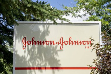 Guelph, Ontario, Kanada - 28 Haziran 2020: Guelph, Ontario, Kanada 'da Johnson & Johnson Inc., ABD' li ilaç ve ambalaj ürünleri şirketidir.