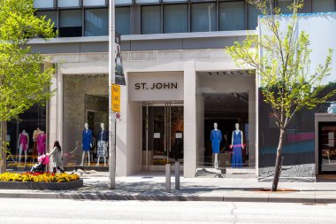 Toronto, Kanada - 16 Mayıs 2020: Toronto 'daki Bloor-Yorkville Business Area' da bir St. John mağazası; St. John, ABD 'li kadın giyim markası..