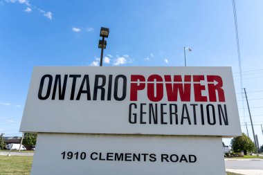 Pickering, On, Kanada - 20 Eylül 2020: Ontario Power Generation tabelası Kanada 'nın Pickering kentindeki şirket ofisinin dışında görüldü. OPG Ontario Hükümeti 'nin sahip olduğu bir Crown şirketidir..