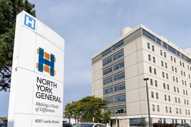 Oshawa, Ontario, Kanada - 26 Eylül 2020: Oshawa Belediye Binası Oshawa, Ontario, Kanada 'da 26 Eylül 2020 tarihinde gösterilmiştir..