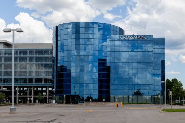 Mississauga, Ontario, Kanada - 6 Haziran 2020: Mississauga, Ontario, Kanada 'daki Crossmark Canada Inc. ofis binası. CROSSMARK, ABD 'nin önde gelen satış ve pazarlama hizmetleri şirketidir..