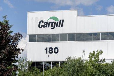 Guelph, On, Kanada - 28 Haziran 2020: Guelph, On, Kanada 'daki Cargill Meat Solutions Distribution binası. Cargill, özel olarak küresel gıda üreten bir Amerikan şirketi..