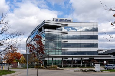 Mississauga, Ontario, Kanada - 24 Ekim 2020: Ellisdon Genel Merkezi Mississauga, Ontario, Kanada 'da görüldü. EllisDon Kanadalı bir inşaat şirketi..