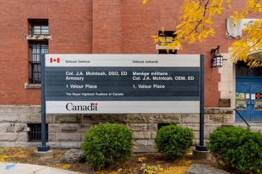 Cambridge, Ontario, Kanada - 27 Eylül 2020: The Col. J.A. McIntosh, DSO, ED Cephaneliği 27 Eylül 2020 'de Kanada' nın Cambridge şehrinde görüldü. 